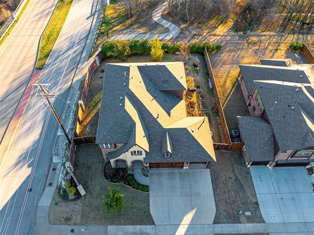 Photo - 310 Hawthorn Dr