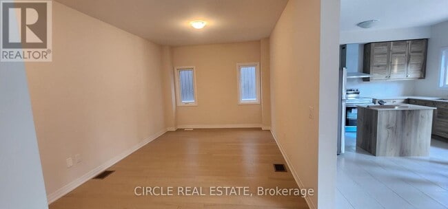 Photo - 253 Dingman St