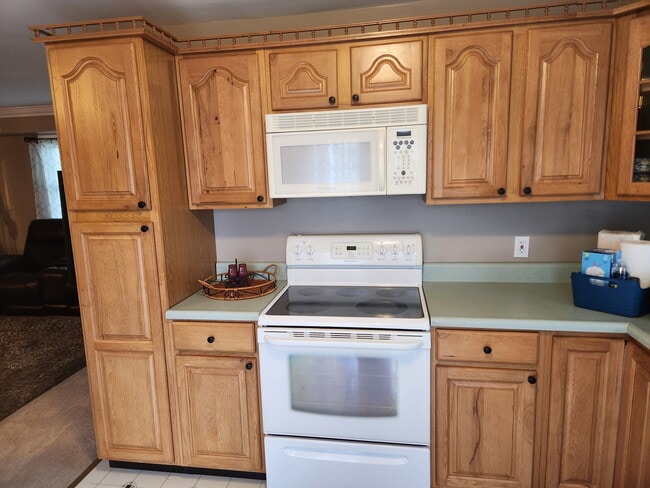 Building Photo - 1715 Lauterbach Rd Unit Fully Furnished Apartment