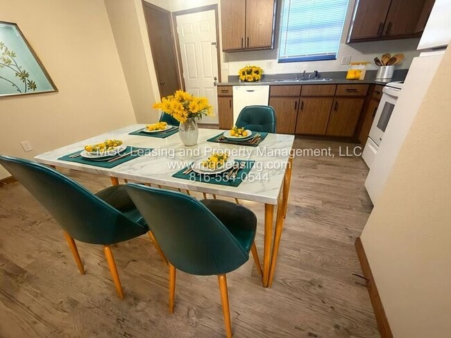 Photo - Cozy Townhome with Private Patio by Lake T...