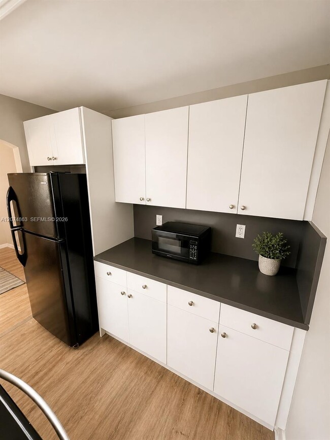 Photo - 375 SW 19th Ave Unit 2
