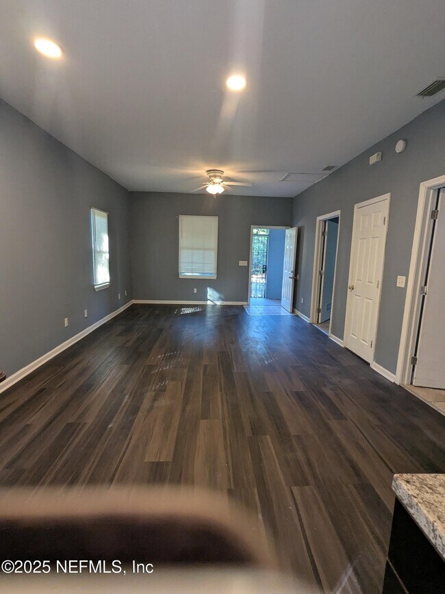 Photo - 1568 Ella St House