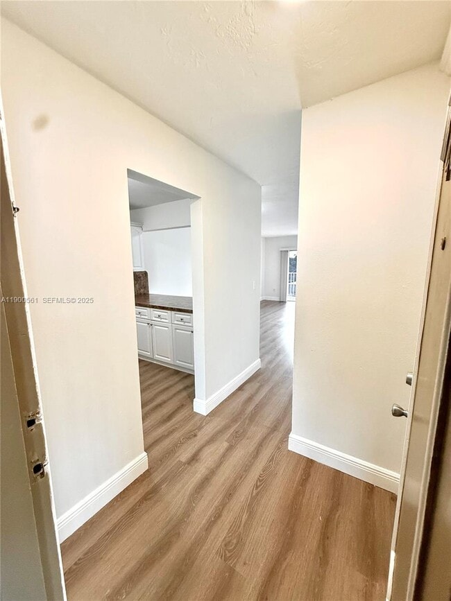 Building Photo - 2400 NW 16th St Rd Unit 404