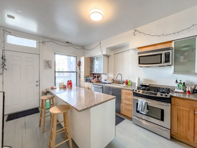 Photo - 3245 N Lakewood Ave Unit 3