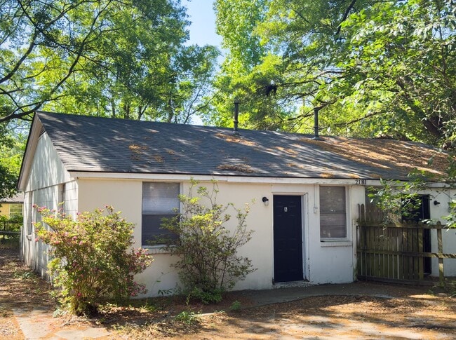 Building Photo - 2181 Eleanor Dr Unit B