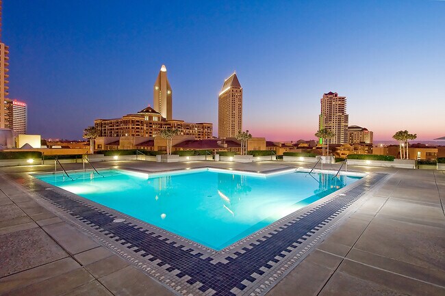 Plaza elevada al aire libre de 2/3 acres - 700 Front St Unidad 805