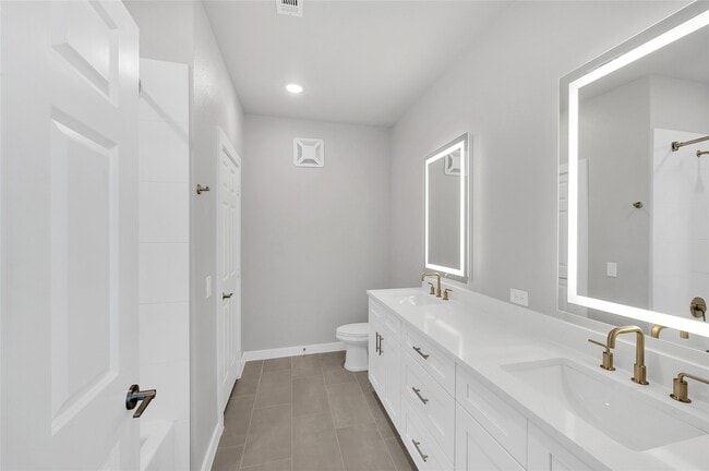 Building Photo - 7300 Magnolia Pkwy Unit 1102 Rental