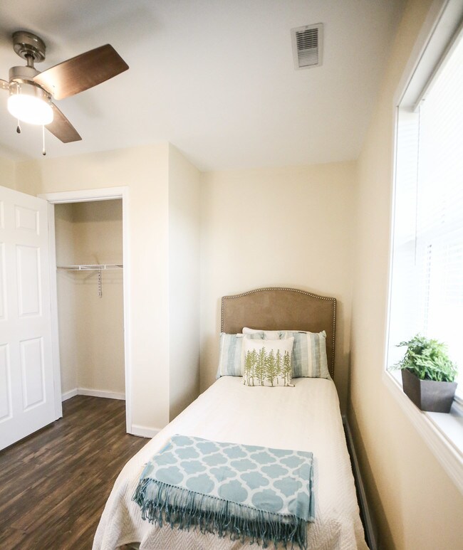Rest-easy - OAK TERRACE APARTMENTS