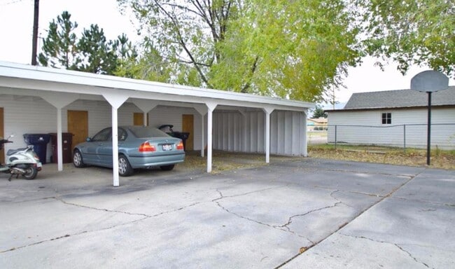 Photo - 5122 1950 W St