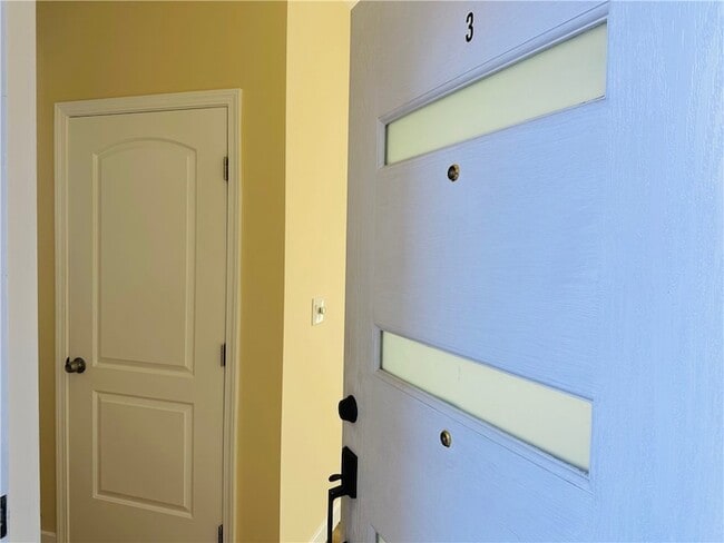 Photo - 1002 E 33rd St