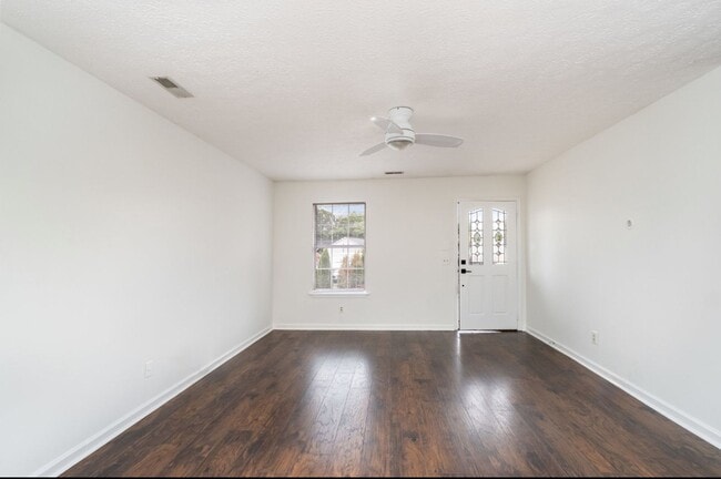 Photo - 120 Minnette Ct