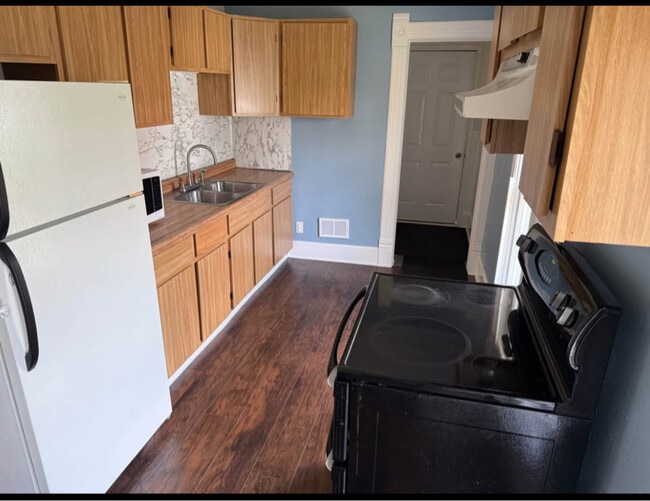 Photo - 1041 Carrington St Unit 2