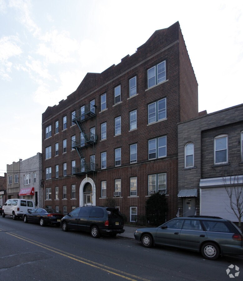 Photo - 169-171 Manhattan Ave