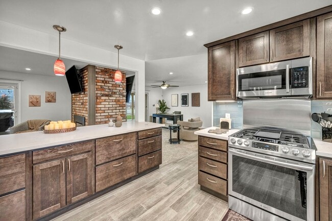 Building Photo - FULLY FURNISHED MOUNTAIN VIEW RETREAT with HOT TUB, RV PARKING & NO HOA