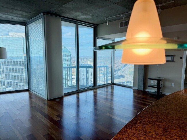 Photo - 3324 Peachtree Rd NE Unidad 2719