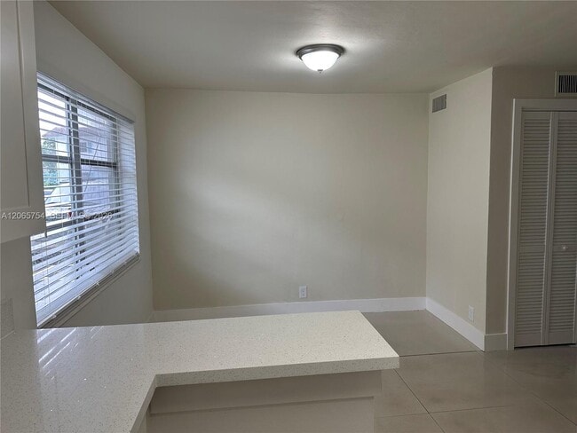 Photo - 5211 SW 91st Ave Unidad 1
