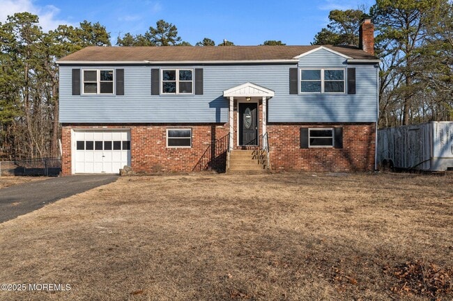 Photo - 2344 Fernwood Ave