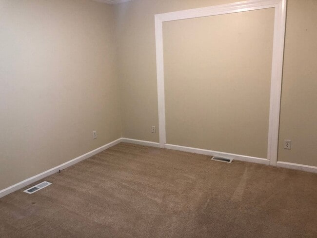 Photo - 327 Pinecliff Dr Unit B