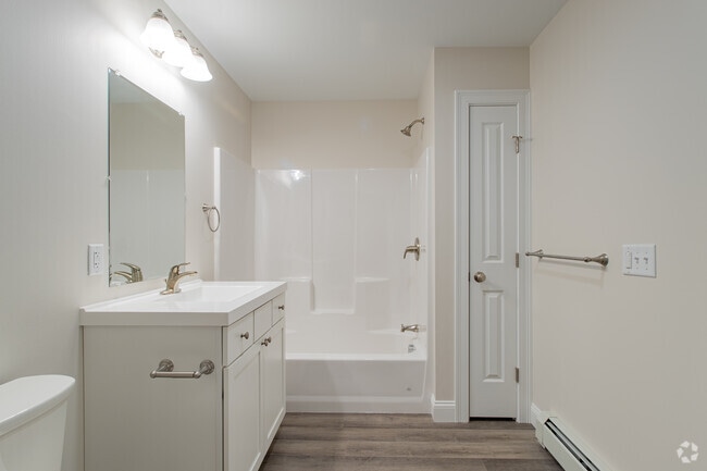 1BR, 1BA, - 738SF