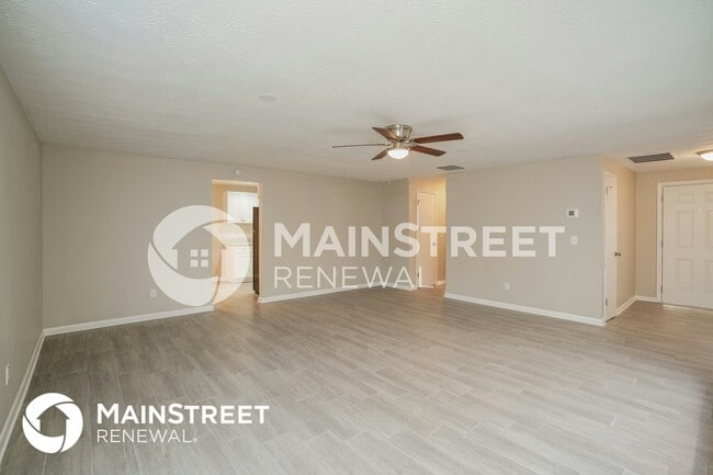 Photo - 970 Dostie Cir