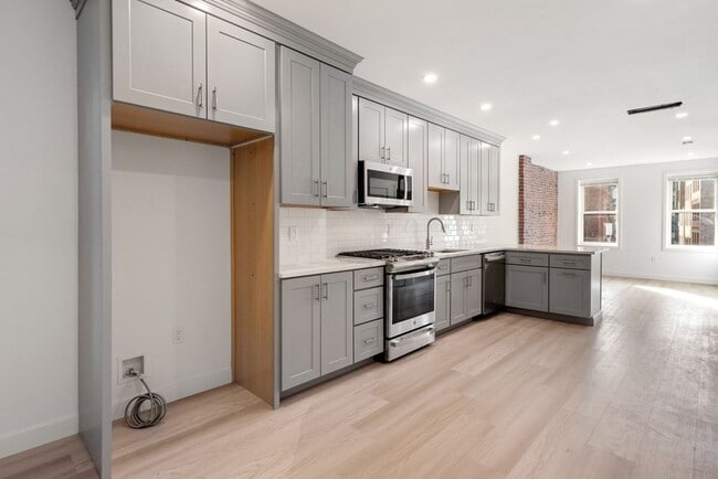 Photo - 10 Fleet St Apartments Unit 2