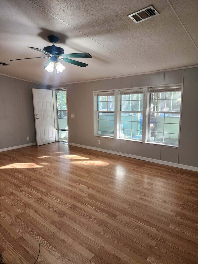 Photo - 371 Tom Lodge Rd