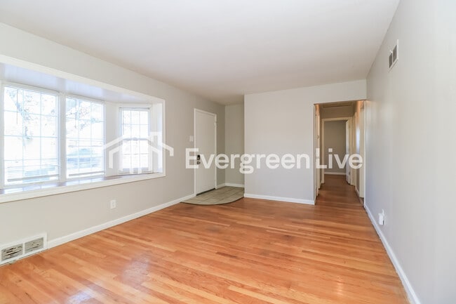 Photo - 926 Lindsay Ln