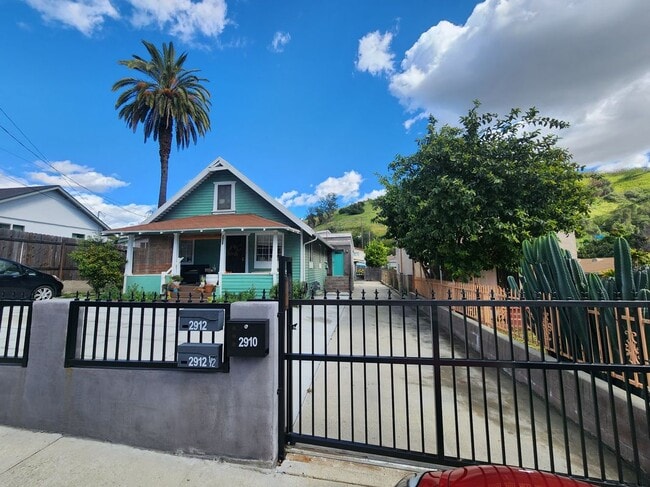 Building Photo - 2910 Lincoln Park Ave