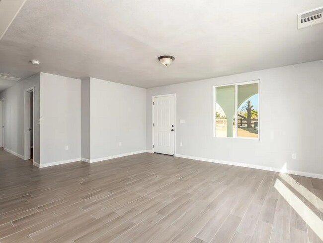 Photo - 30685-30682 Mehrten Dr