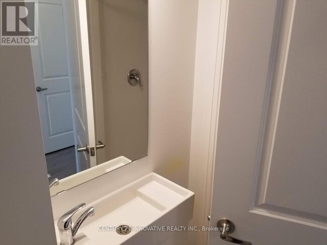 Photo - 1900 Simcoe St N Unit 314