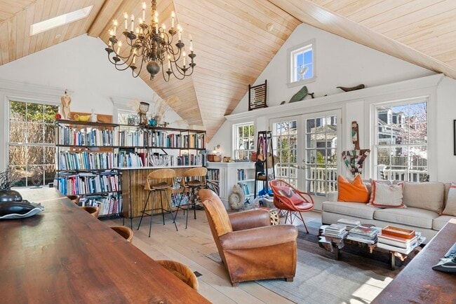 Photo - 2 Kite Hill Ln