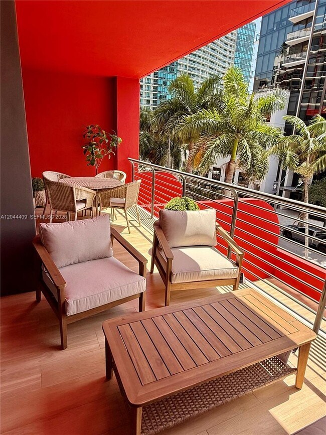 Photo - 90 NE 32nd St Unidad 302