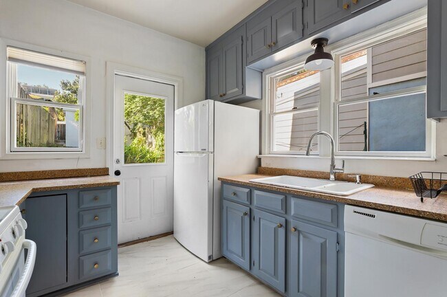 Photo - 1660 Irving St NW