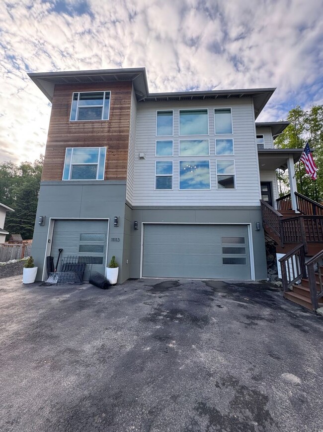 Stunning home in desirable Eagle River nei... - Stunning home in desirable Eagle River nei...