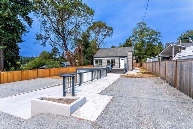 Photo - Beautifully Renovated 4-Bedroom Home in De...
