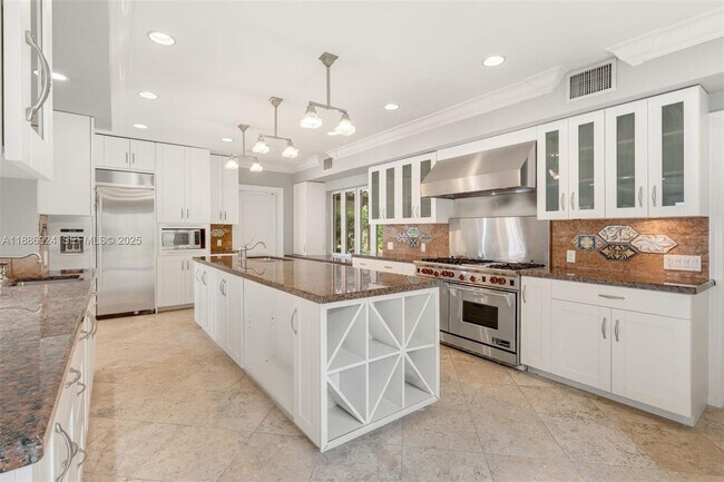 Photo - 11 E Rivo Alto Dr