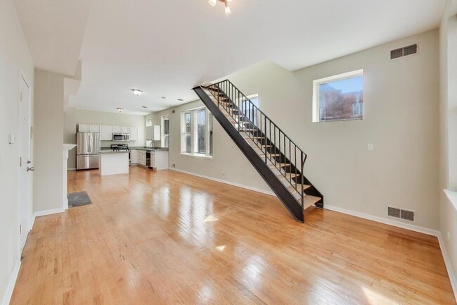 Photo - 1481 W Irving Park Rd Unit 2B