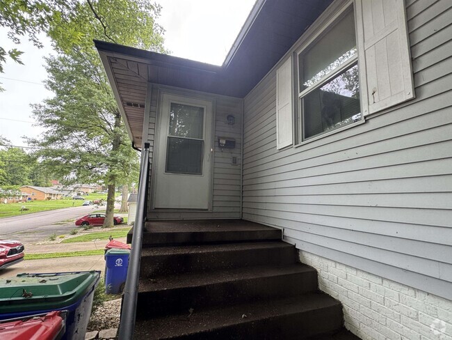 Building Photo - 423 N Cypress St Rental
