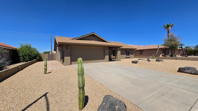 Photo - 11740 N 74th Dr