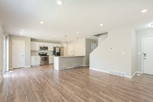 Photo - 827 Flint St