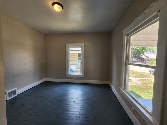 Photo - 5 Bedrooms 1.5 Bath on the Northeast side ... House