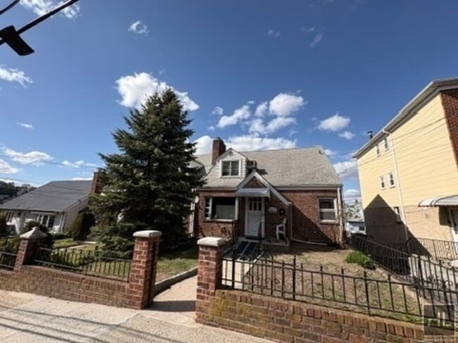 Photo - Dalton Rd, YONKERS Unit 2