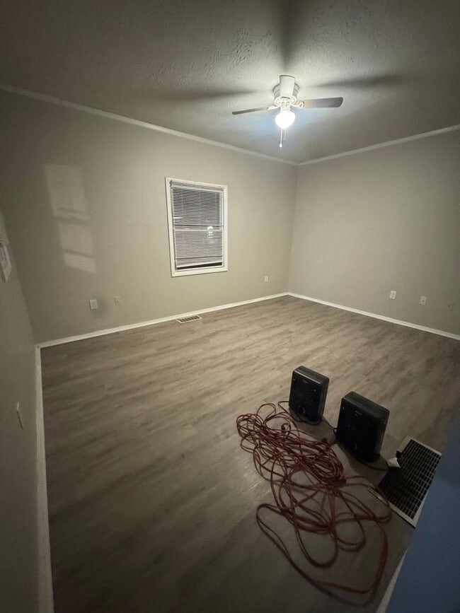 Photo - 3 bed 1 bath house for rent - akron