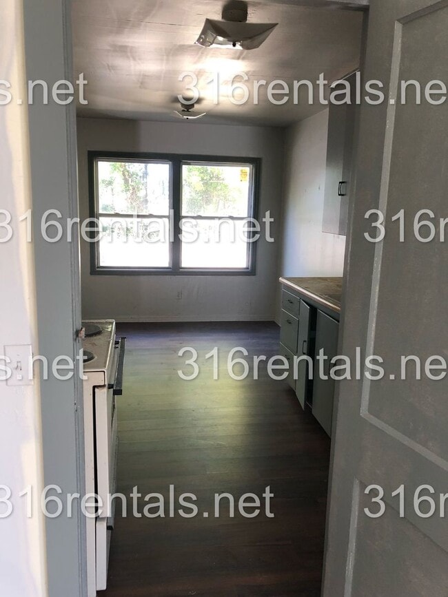 Photo - $650 - 1 bed 1 bath - Single Family Home Unit 421