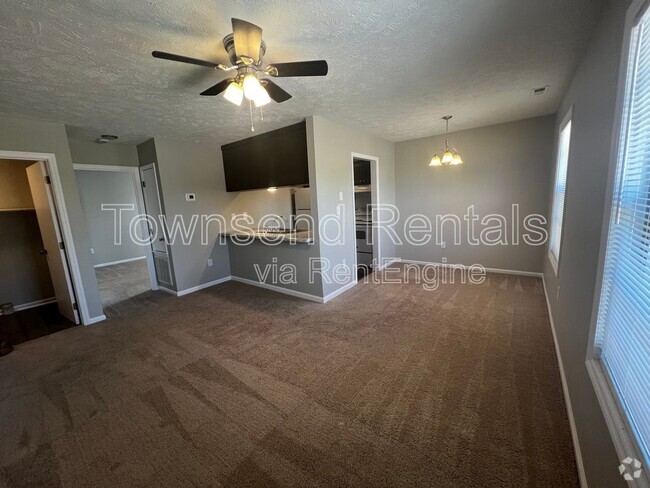Building Photo - 1409 Ireland Dr Unit D Rental