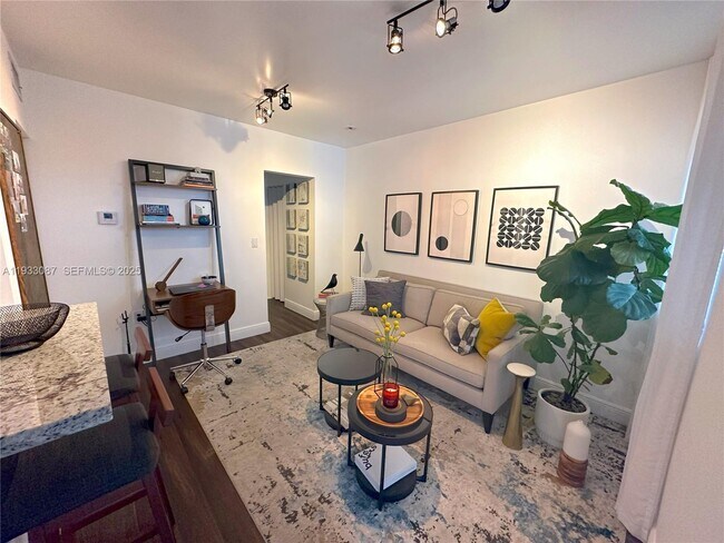 Building Photo - 540 NW 7th St Unit 44