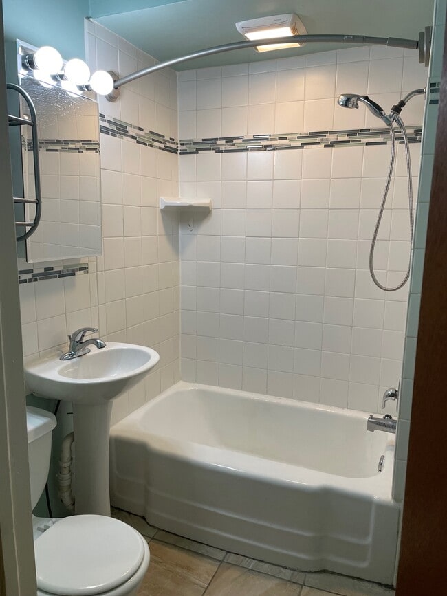 Baño - 89 Dick Ave Unidad 1