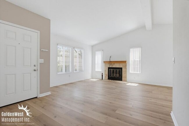 Charming 3Bdm 2Ba Home with Modern Updates and Private Outdoor Space in Gated Commnity!