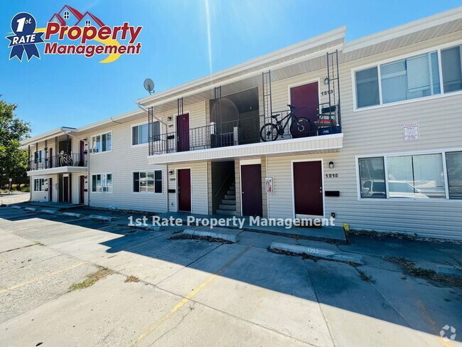 Building Photo - 1215 W Beacon St Rental