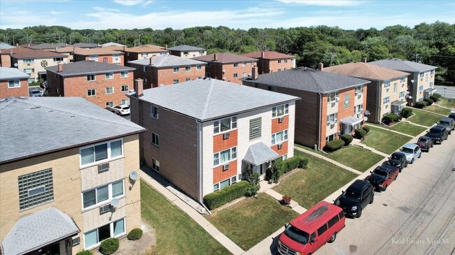 Building Photo - 2 bedroom in Schiller Park IL 60176 Unit 2E
